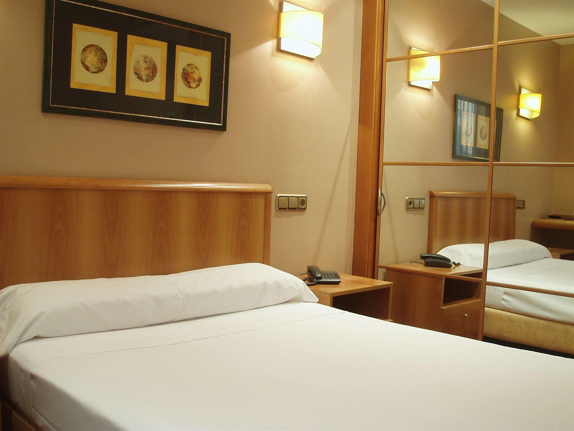 Hotel Carreno Οβιέδο Εξωτερικό φωτογραφία